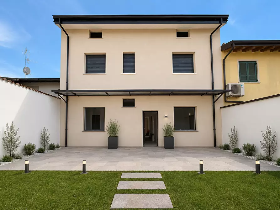 Immagine 3 di Appartamento in vendita  in Via Maglio, 16 a Castelcovati