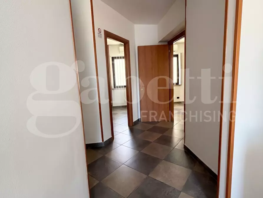 Immagine 6 di Ufficio in affitto  in Viale le Corbusier, 393 a Latina