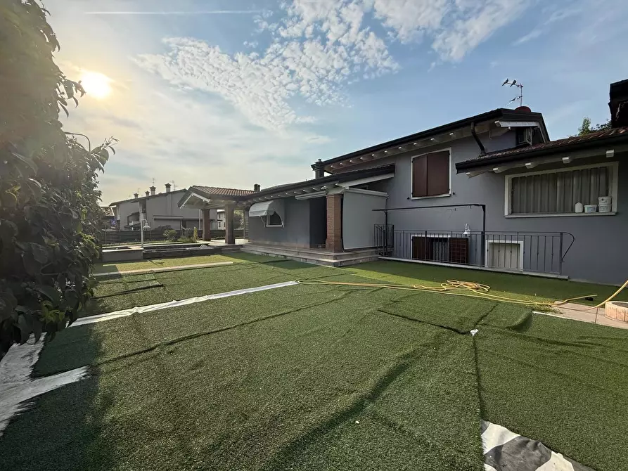Immagine 1 di Villa in vendita  in Via C.A. DALLA CHIESA, 45 a Trenzano