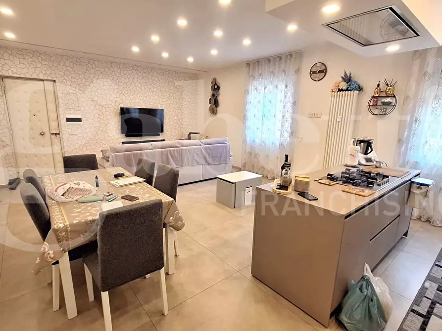 Immagine 2 di Appartamento in vendita  in Via sant'eframo vecchio a Napoli