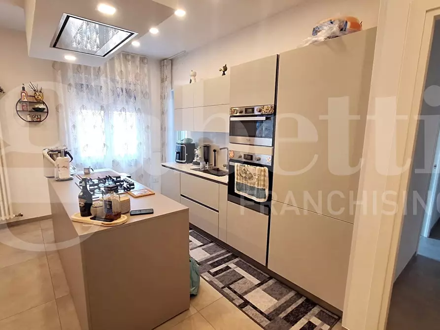Immagine 3 di Appartamento in vendita  in Via sant'eframo vecchio a Napoli