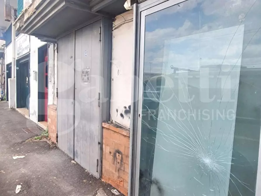 Immagine 4 di Negozio in affitto  in Viale comandante umberto maddalena a Napoli