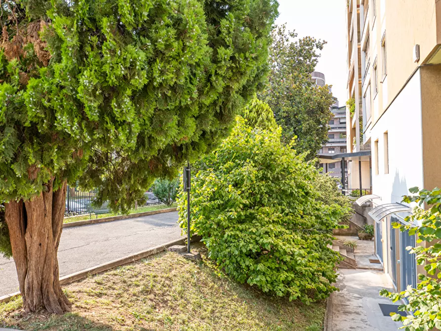 Immagine 28 di Appartamento in vendita  in Via Giambellino a Milano