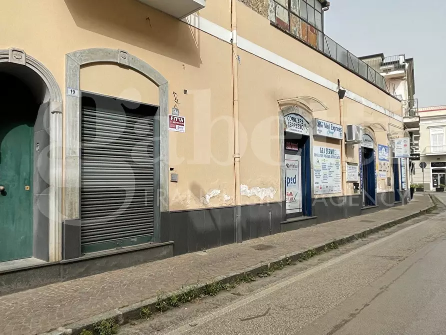 Immagine 10 di Negozio in affitto  in Via Vittorio Emanuele a Frattamaggiore