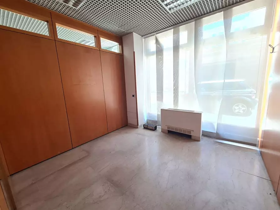 Immagine 13 di Ufficio in vendita  in Via Roma, 9 a Caltagirone