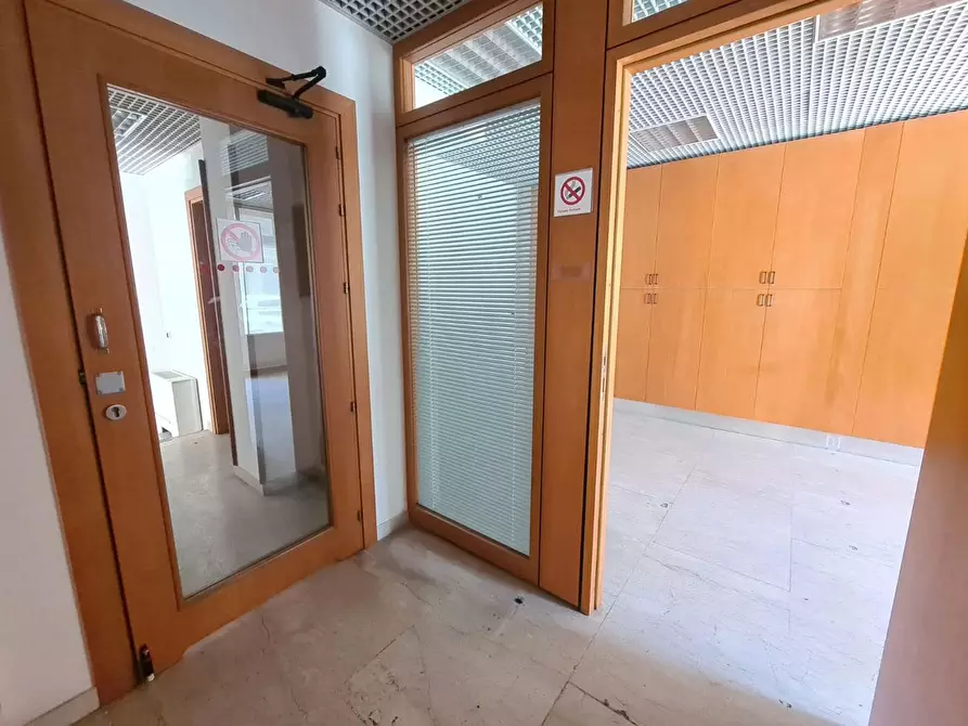 Immagine 12 di Ufficio in vendita  in Via Roma, 9 a Caltagirone