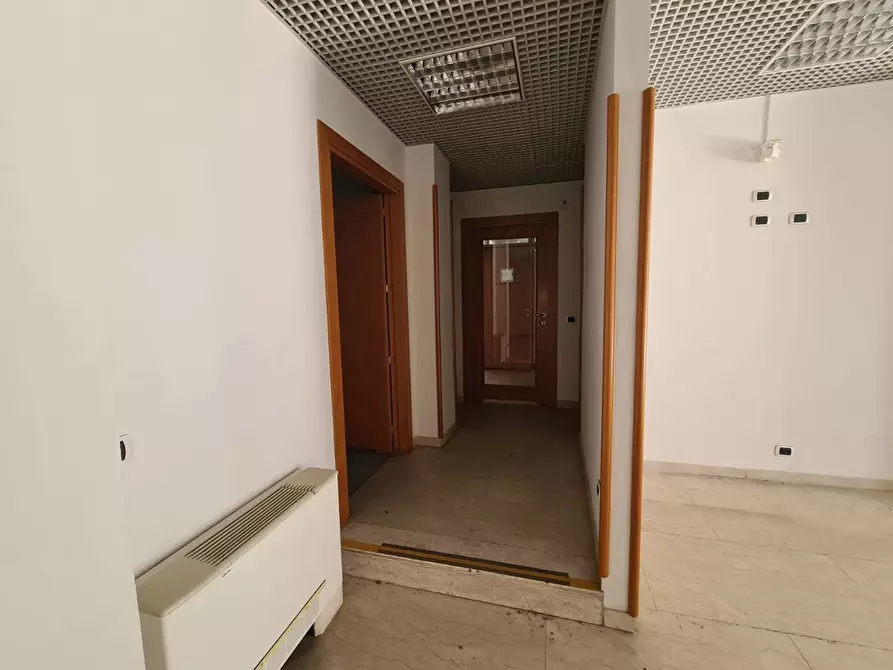 Immagine 15 di Ufficio in vendita  in Via Roma, 9 a Caltagirone