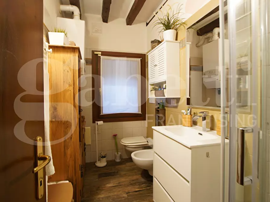 Immagine 13 di Appartamento in vendita  in Via Cannaregio, . a Venezia