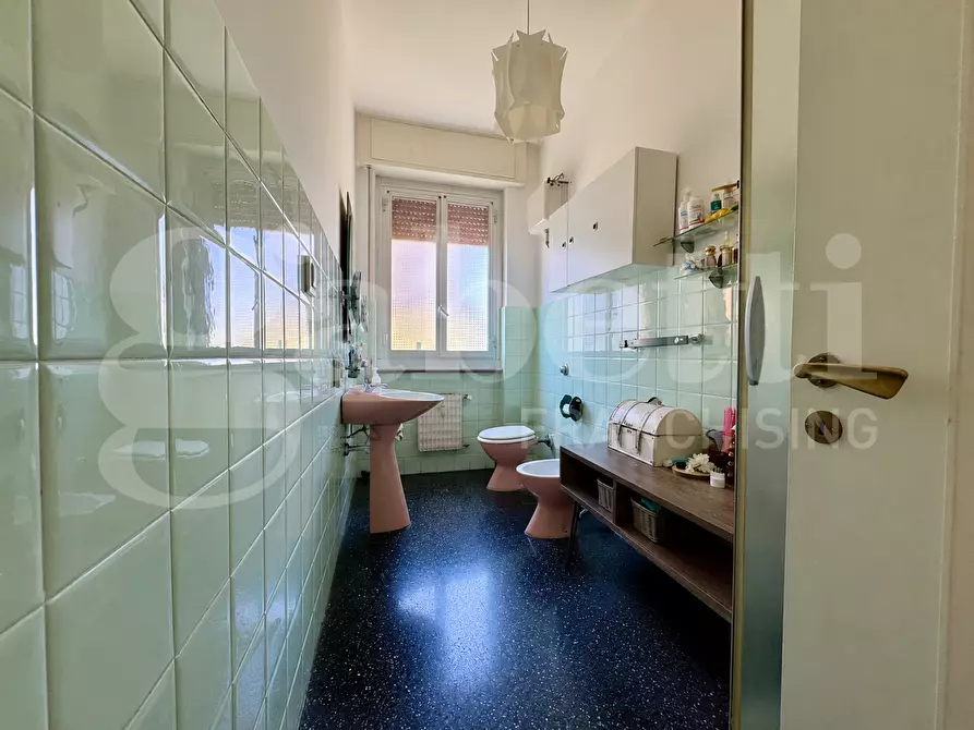 Immagine 21 di Appartamento in vendita  in Via A.Robino, 81 a Genova