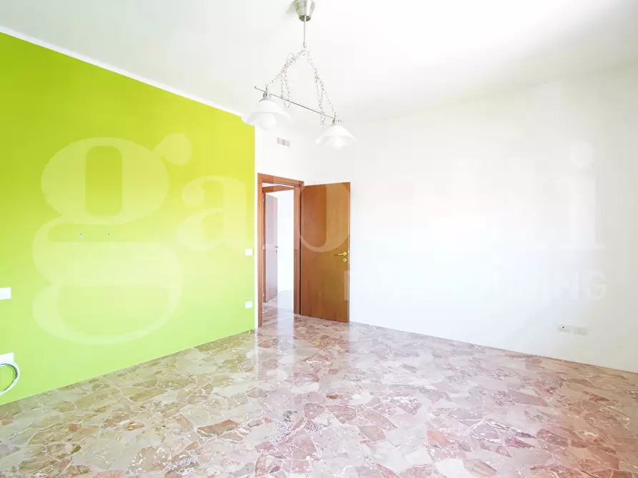 Immagine 19 di Appartamento in vendita  in Via Tevere, . a Venezia