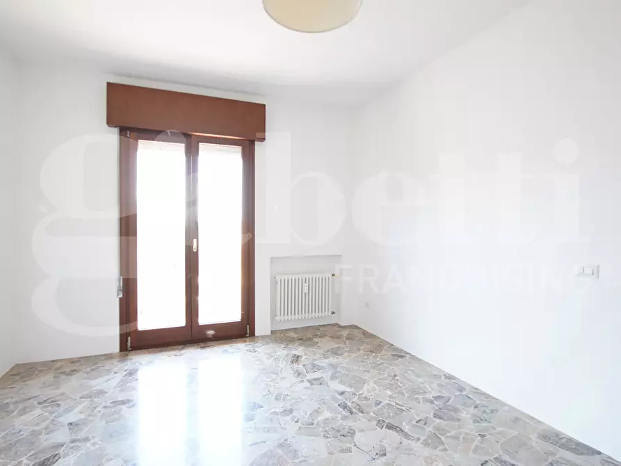Immagine 16 di Appartamento in vendita  in Via Tevere, . a Venezia