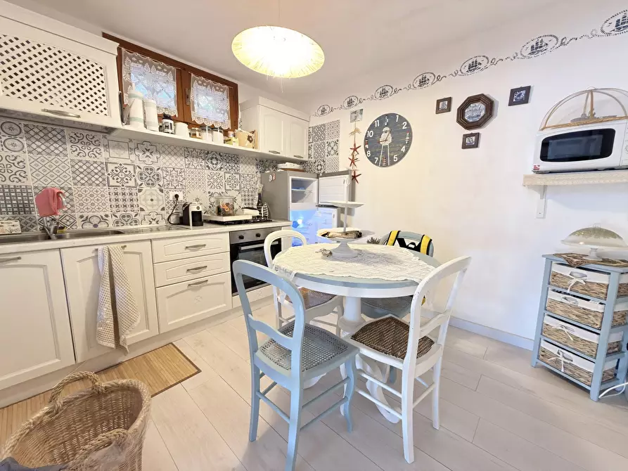 Immagine 9 di Appartamento in vendita  in Via della costa a Campo Nell'elba