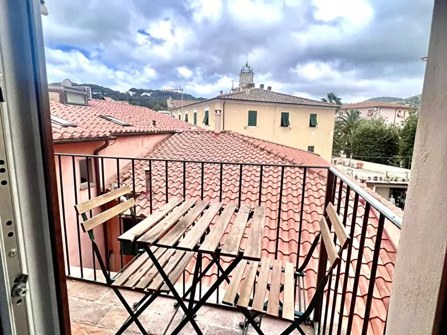 Immagine 1 di Appartamento in vendita  in Piazza MATTEOTTI a Porto Azzurro