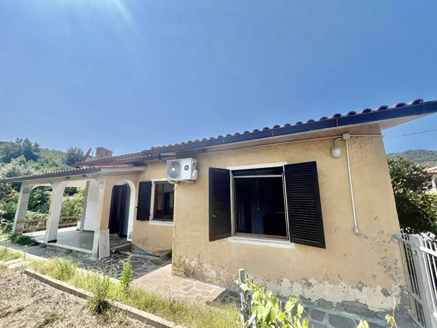 Immagine 3 di Villa in vendita  in LocalitÃ  valle di lazzaro a Portoferraio