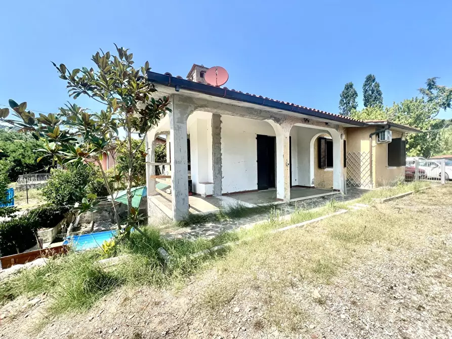 Immagine 1 di Villa in vendita  in LocalitÃ  valle di lazzaro a Portoferraio