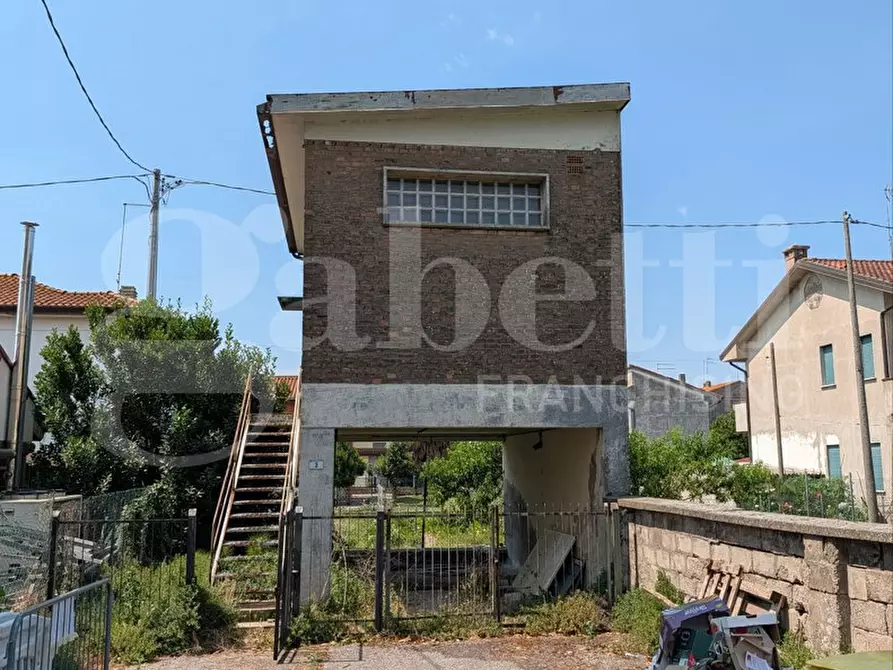 Immagine 1 di Magazzino in vendita  in Via PETTORAZZA GRIMANI - Via Roma, 00 a Pettorazza Grimani