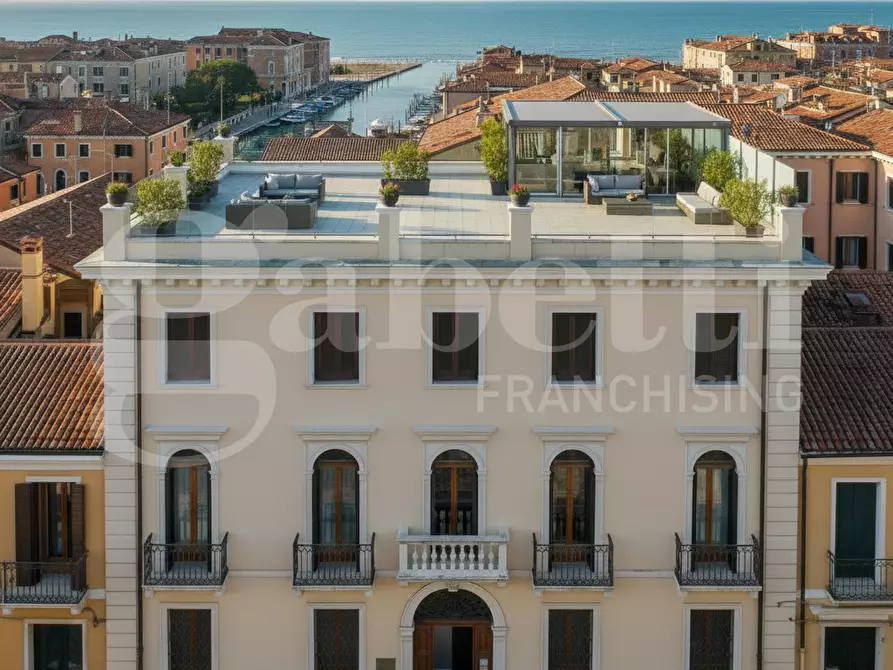 Immagine 1 di Palazzo in vendita  in Via SOTTOMARINA - VIALE VENETO, 12 a Chioggia