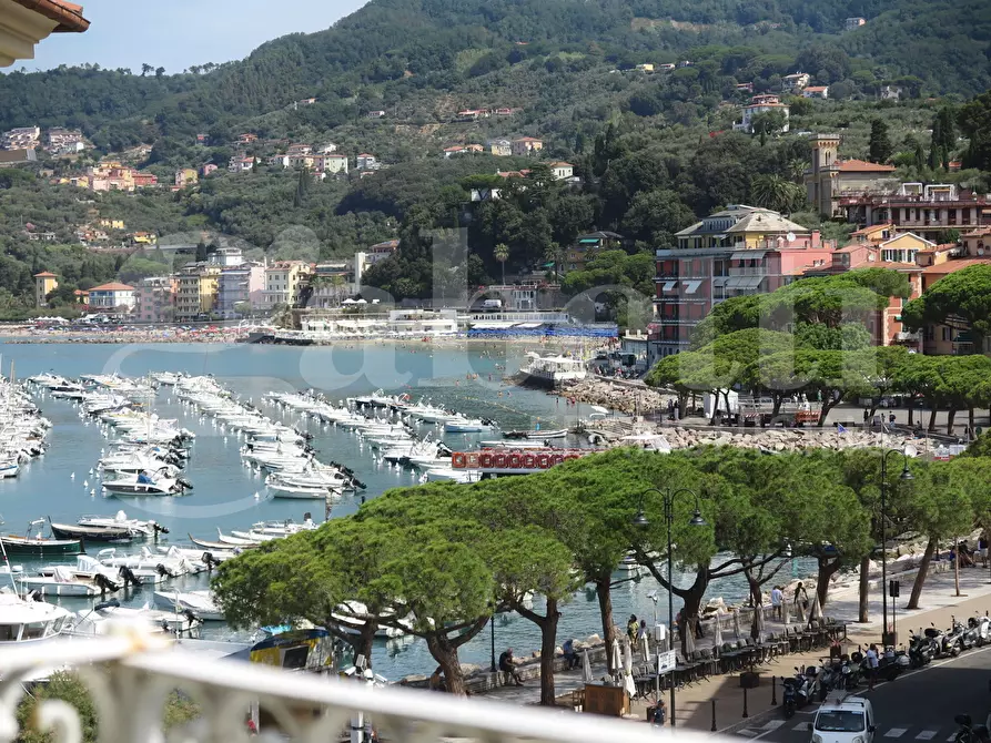 Immagine 1 di Appartamento in vendita  in Piazza garibaldi, 30 a Lerici