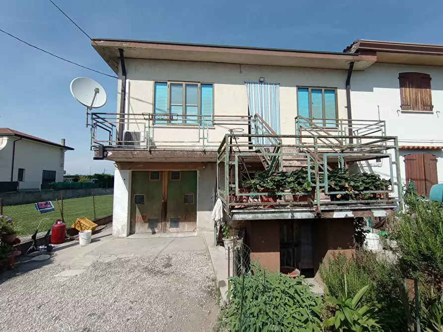 Immagine 1 di Casa indipendente in vendita  in Via CAVARZERE - San Pietro, 00 a Cavarzere