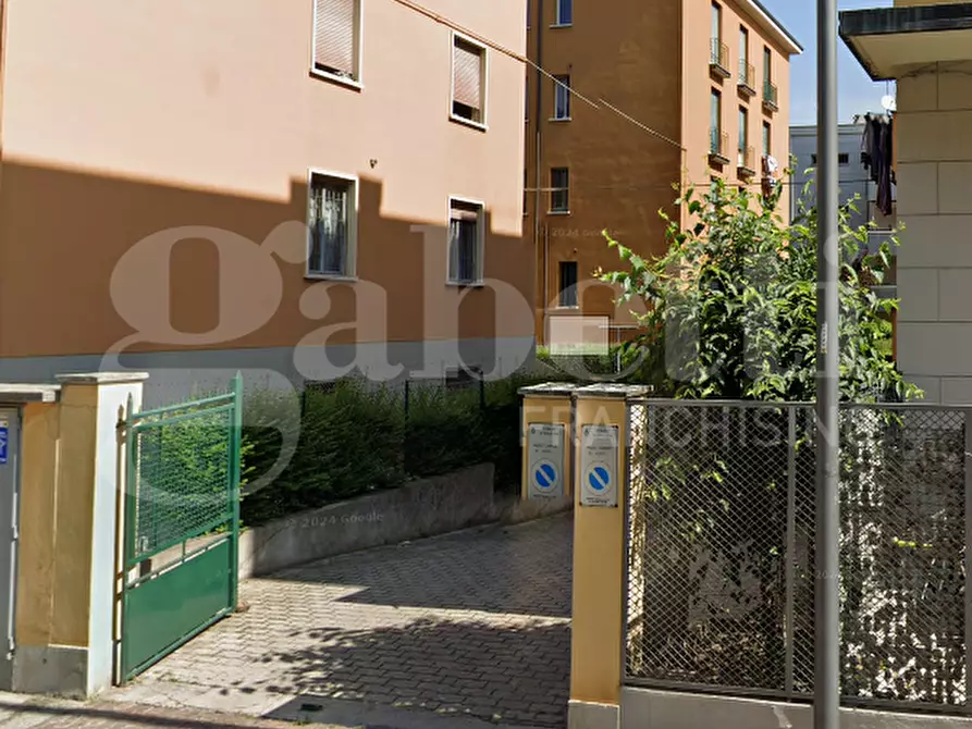 Immagine 1 di Box auto in vendita  in Via Calzolari a Bologna