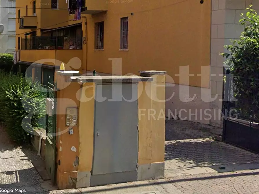 Immagine 2 di Box auto in vendita  in Via Calzolari a Bologna