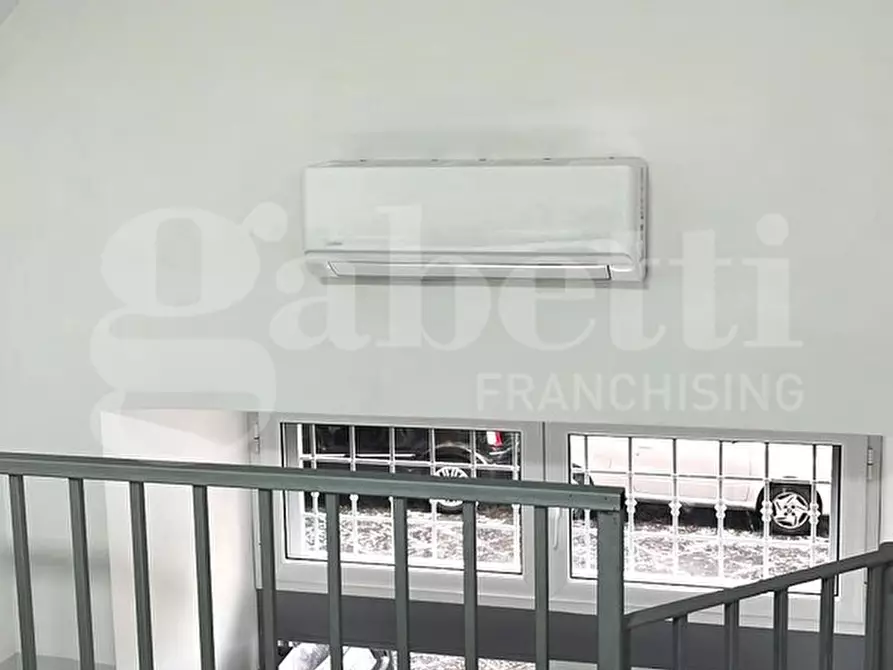 Immagine 14 di Appartamento in vendita  in Via Camillo Porzio a Napoli