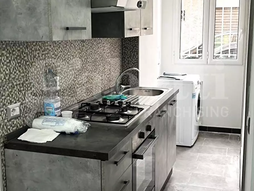 Immagine 8 di Appartamento in vendita  in Via Camillo Porzio a Napoli