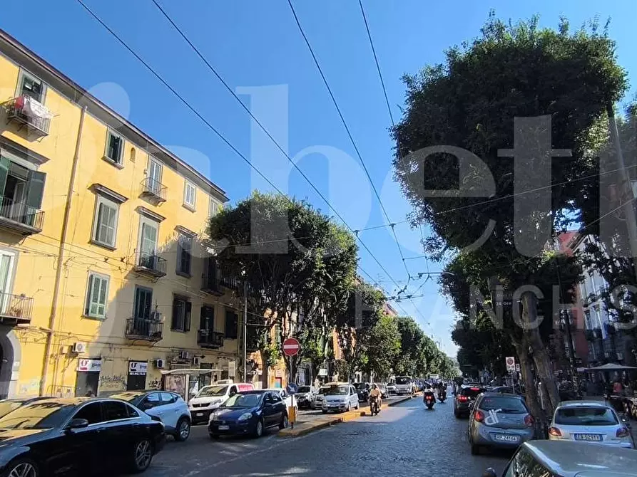 Immagine 28 di Negozio in vendita  in Via Foria a Napoli