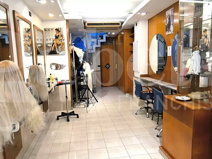 Immagine 9 di Negozio in vendita  in Via Foria a Napoli