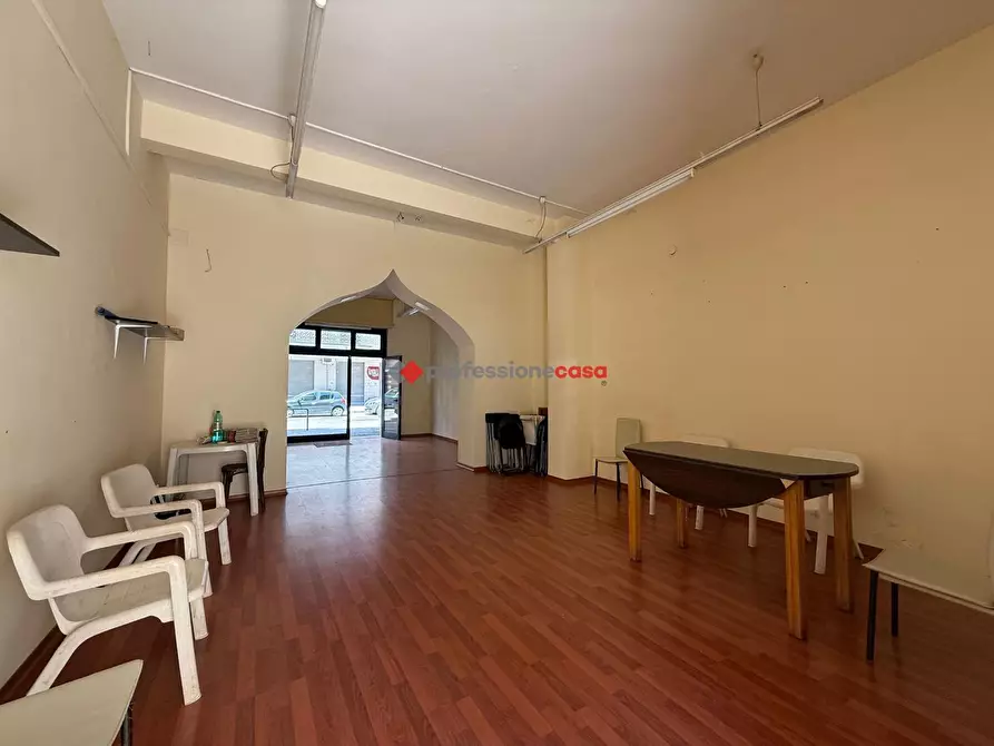 Immagine 4 di Negozio in vendita  in Via Vittime Civili, 9 a Foggia
