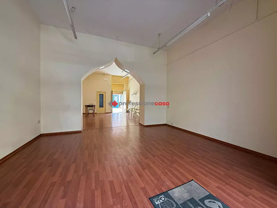 Immagine 3 di Negozio in vendita  in Via Vittime Civili, 9 a Foggia