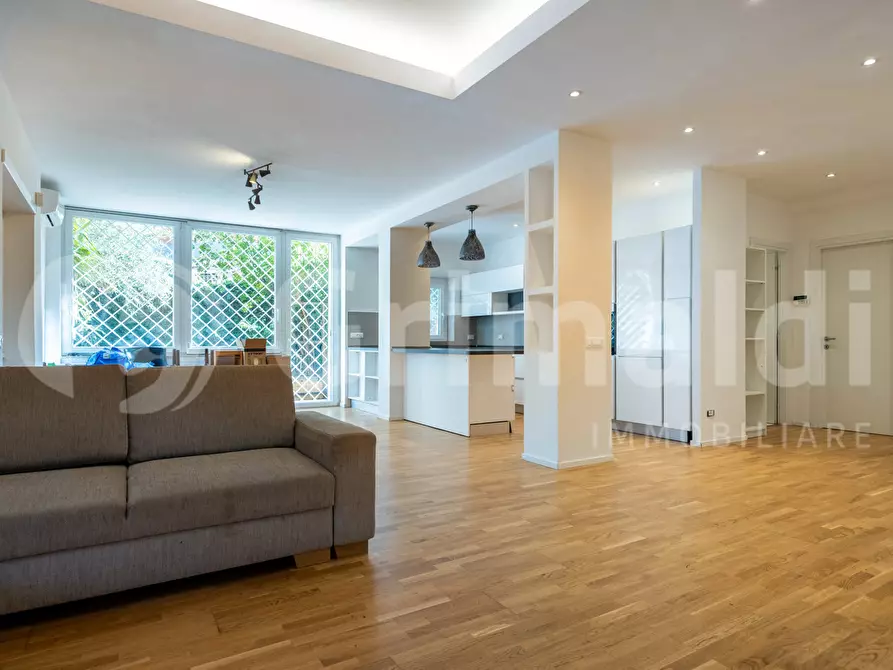 Immagine 3 di Appartamento in vendita  in Via Luigi Ziliotto, 20 a Roma