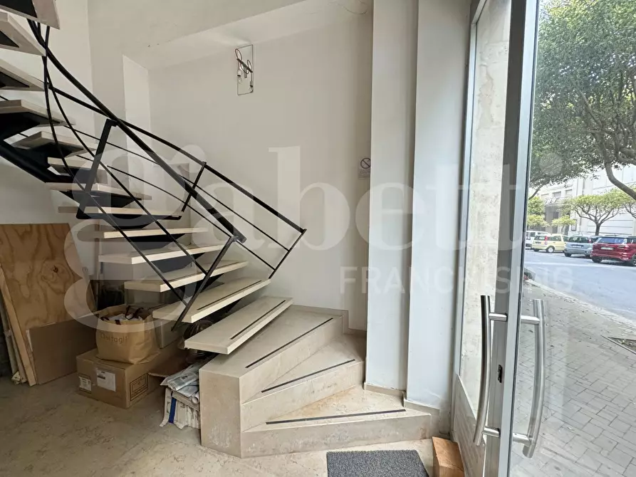 Immagine 19 di Ufficio in vendita  in Viale TENENTE LENA, 61-63-69 a Ragusa
