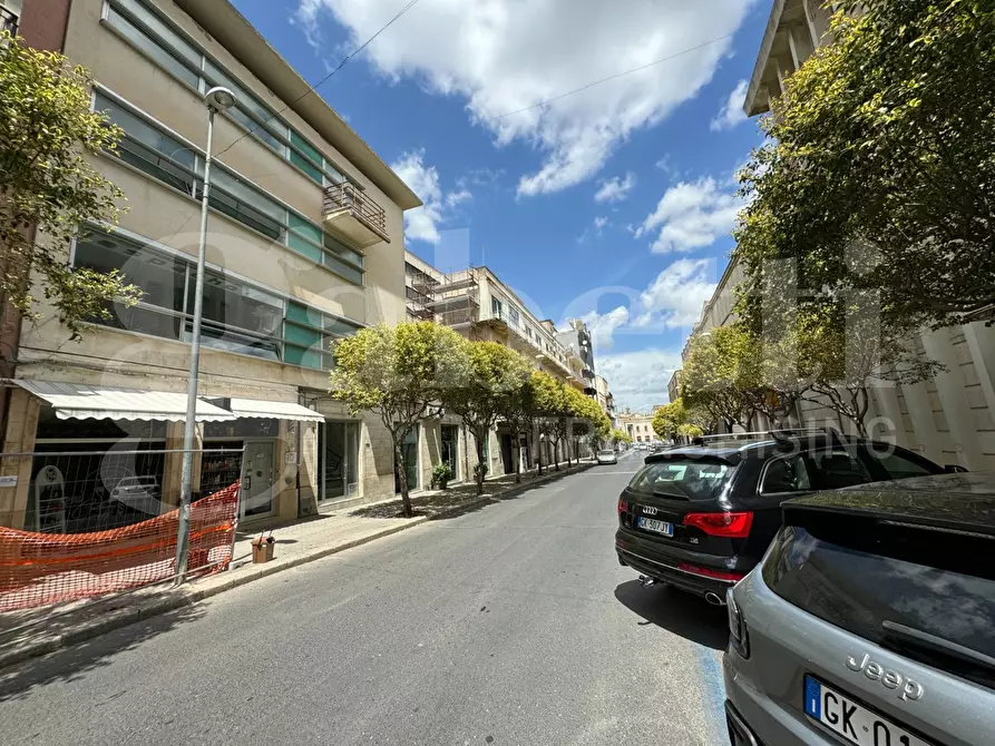Immagine 9 di Ufficio in vendita  in Viale TENENTE LENA, 61-63-69 a Ragusa