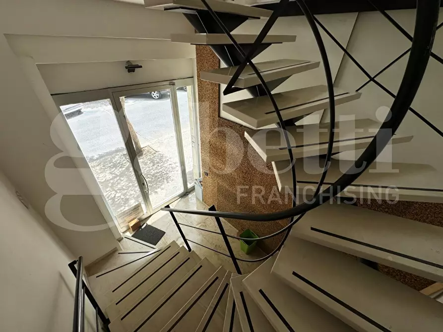 Immagine 12 di Ufficio in vendita  in Viale TENENTE LENA, 61-63-69 a Ragusa