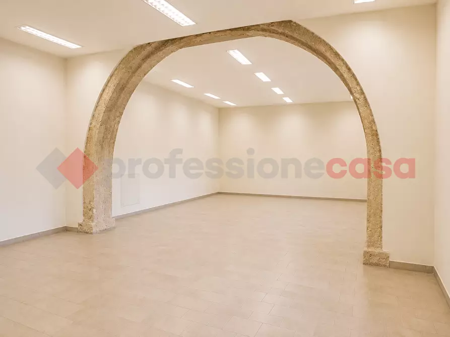 Immagine 4 di Attività commerciale in vendita  in Via vittorio veneto, 16 a Siracusa