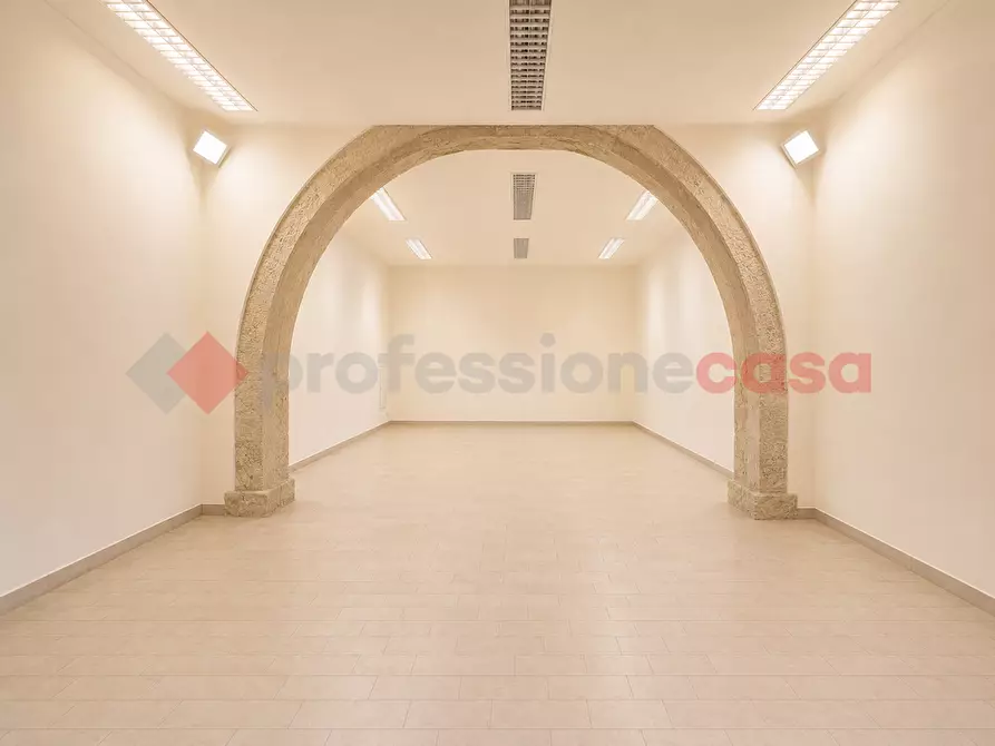 Immagine 2 di Attività commerciale in vendita  in Via vittorio veneto, 16 a Siracusa