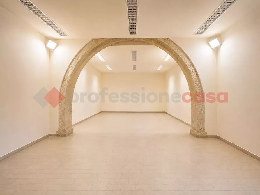 Immagine 10 di Attività commerciale in vendita  in Via vittorio veneto, 16 a Siracusa