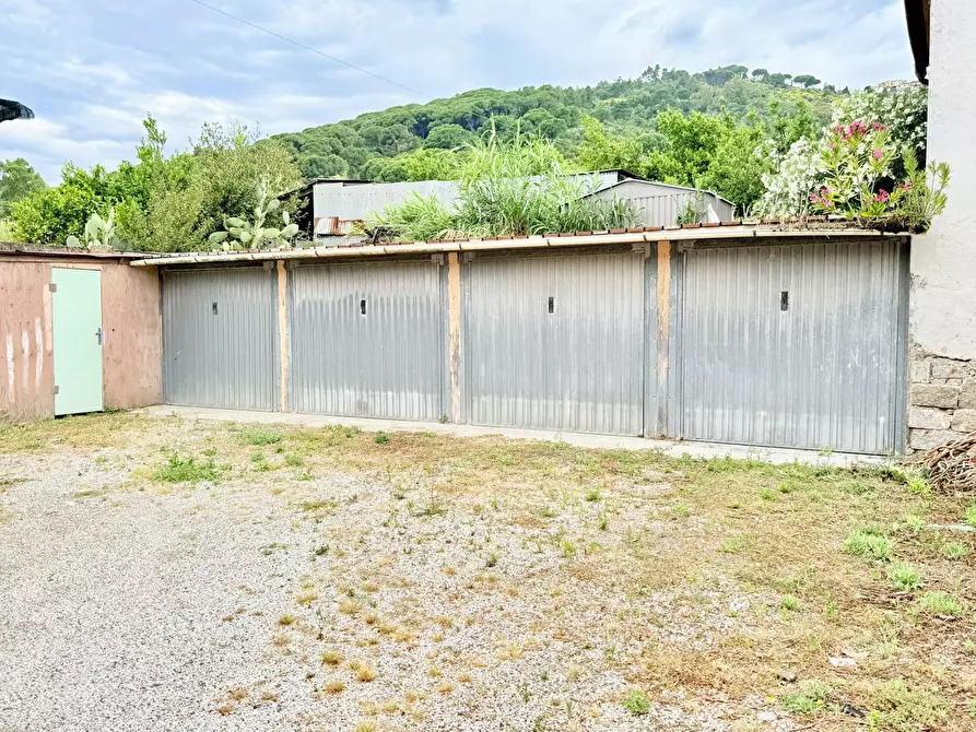 Immagine 10 di Appartamento in vendita  in Via DI CASTIGLIONE a Campo Nell'elba