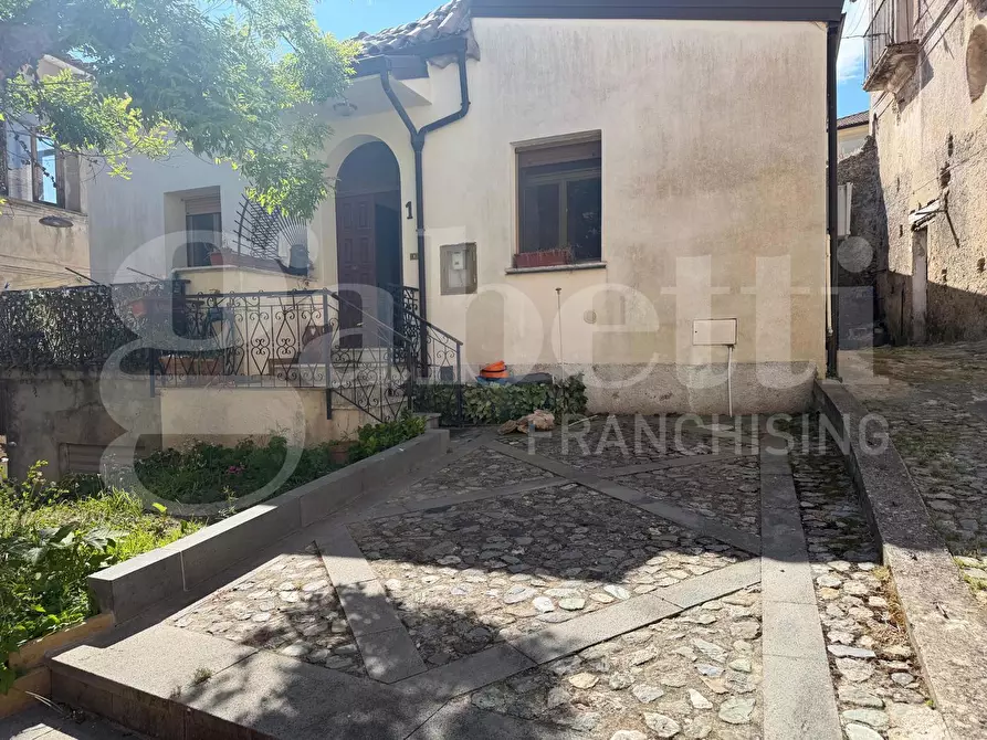 Immagine 2 di Appartamento in vendita  in Piazza Castello, 2 a Squillace