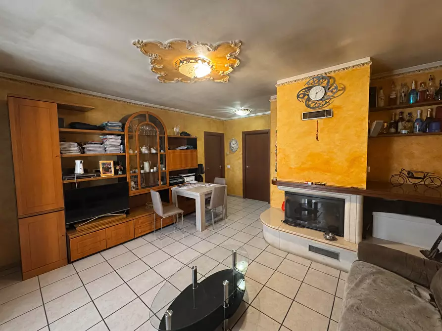 Immagine 2 di Appartamento in vendita  in Piazza Sant'Andrea, 50 a Pompiano