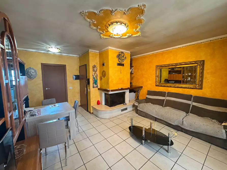 Immagine 1 di Appartamento in vendita  in Piazza Sant'Andrea, 50 a Pompiano