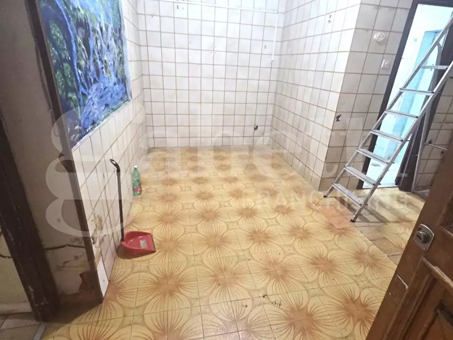 Immagine 3 di Appartamento in vendita  in Via Cavone San Gennaro Dei Poveri a Napoli