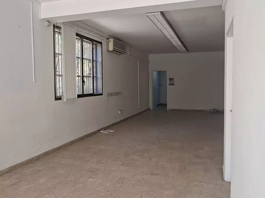 Immagine 11 di Palazzo in vendita  in Corso Umberto I, 5 a Poggioreale