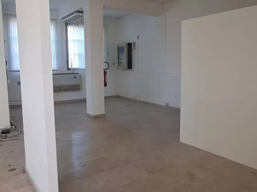 Immagine 8 di Palazzo in vendita  in Corso Umberto I, 5 a Poggioreale