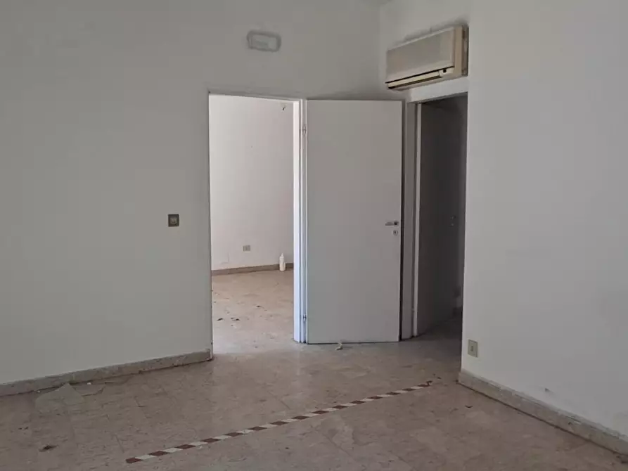 Immagine 9 di Palazzo in vendita  in Corso Umberto I, 5 a Poggioreale