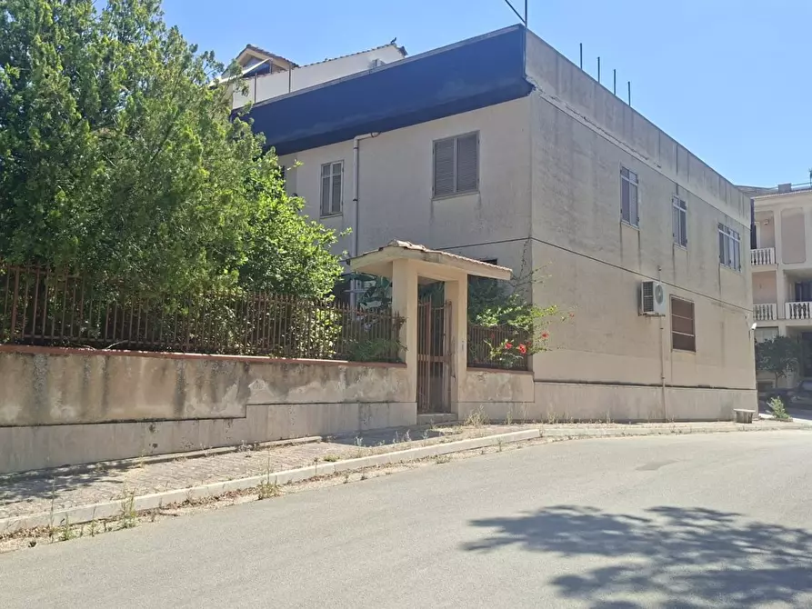 Immagine 16 di Palazzo in vendita  in Corso Umberto I, 5 a Poggioreale