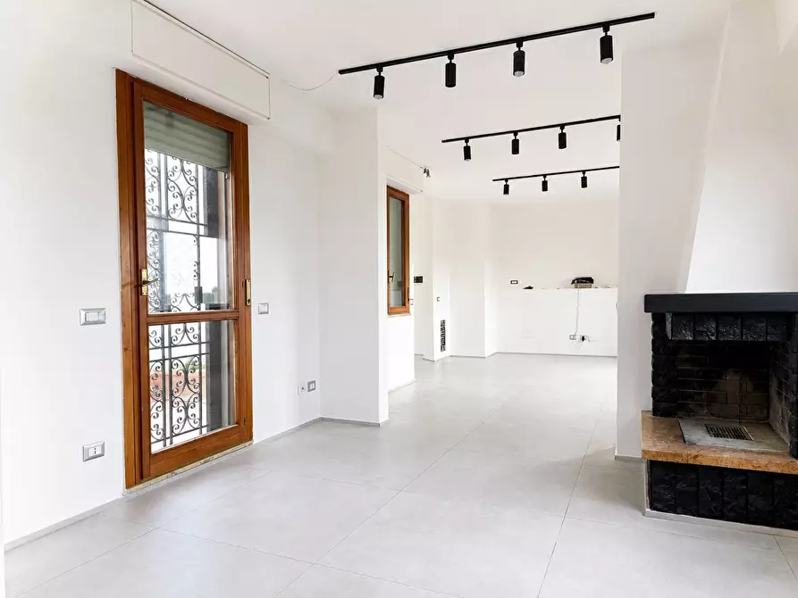 Immagine 9 di Appartamento in vendita  in Via Padre Massaruti, 304 a Roma