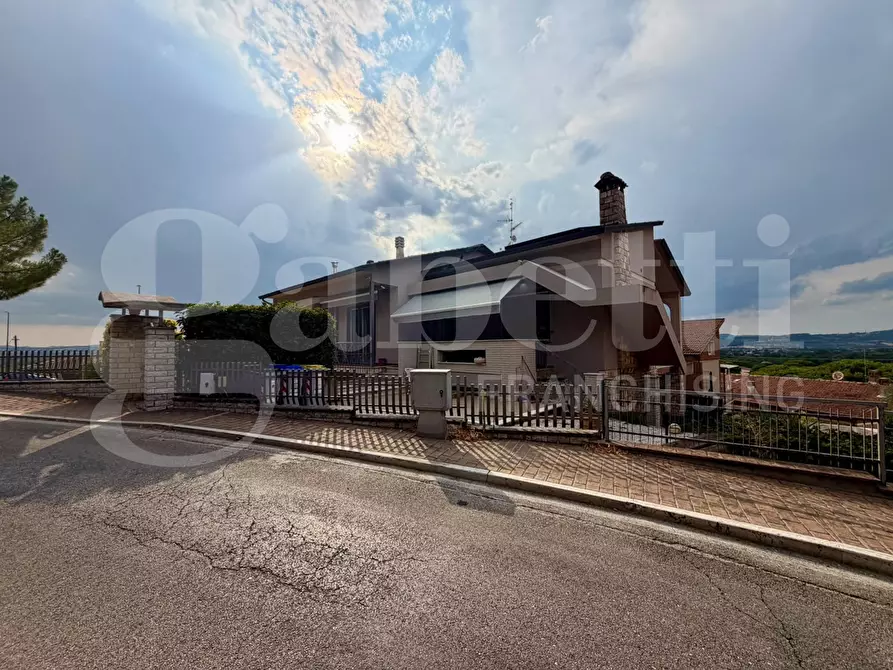 Immagine 36 di Casa bifamiliare in vendita  in Via MARIO ANGELONI, 1 a Torgiano