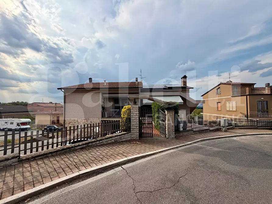 Immagine 33 di Casa bifamiliare in vendita  in Via MARIO ANGELONI, 1 a Torgiano